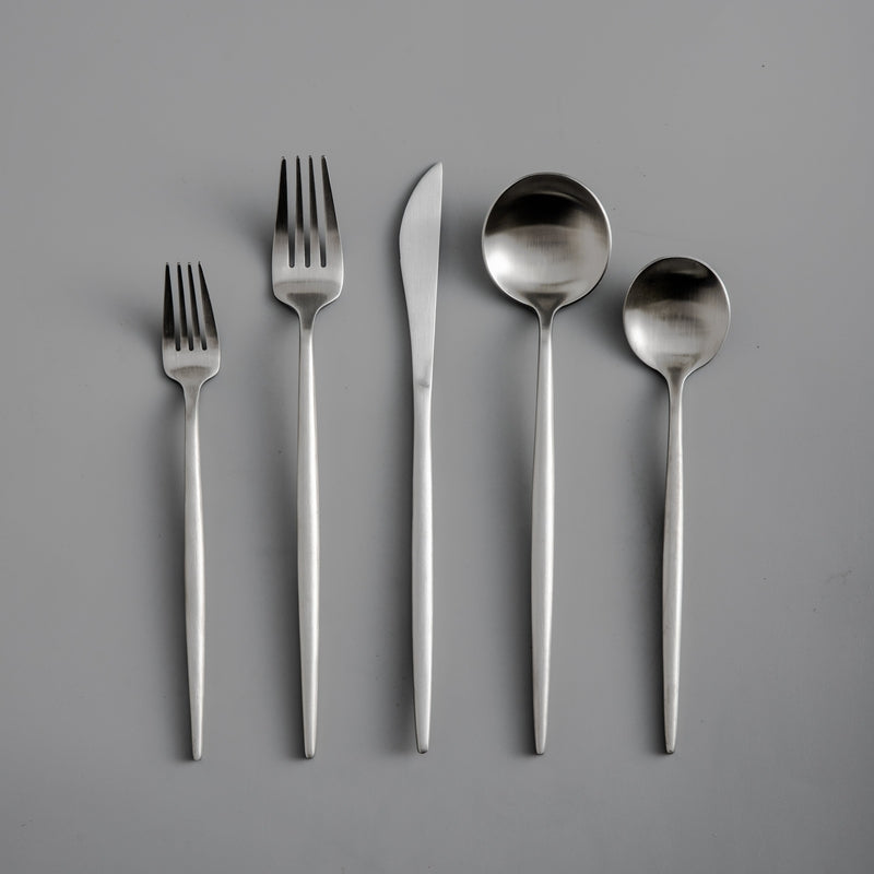 Minimalist Silverware Set – Mattes Silver