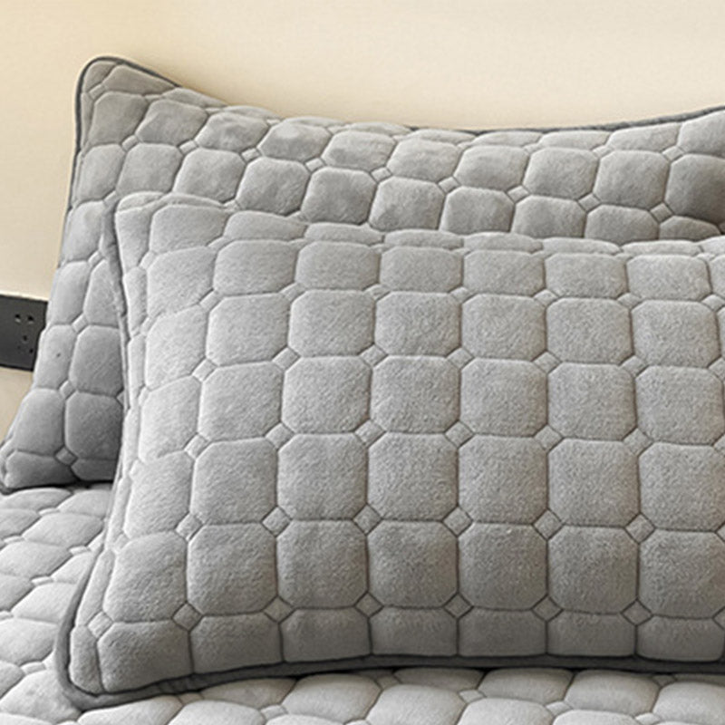 Soft and Elegant Bedspread with Modern Square Pattern