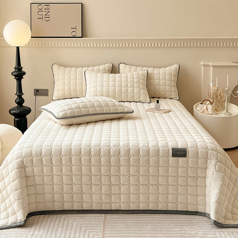 Soft and Elegant Bedspread with Modern Square Pattern – Cream color