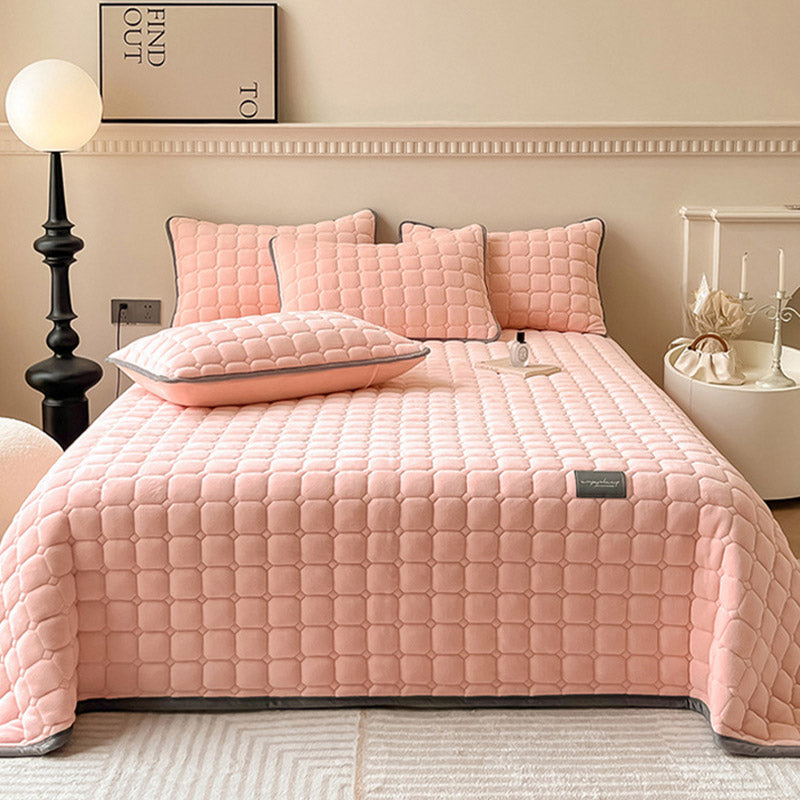 Soft and Elegant Bedspread with Modern Square Pattern – Pink