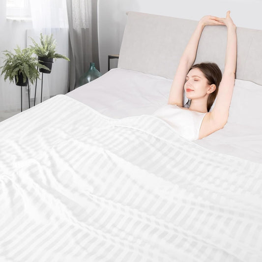 Ultra-Soft White Striped Blanket with 3.0 Cooling Fabric Q-max > 0.5