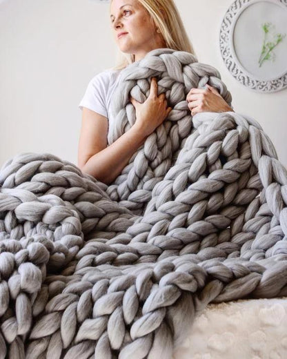 Cozy Thick Knit Throw Blanket – Light gray