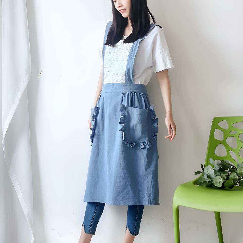 Elegant Ruffled Apron with Practical Pockets – Soft Blue