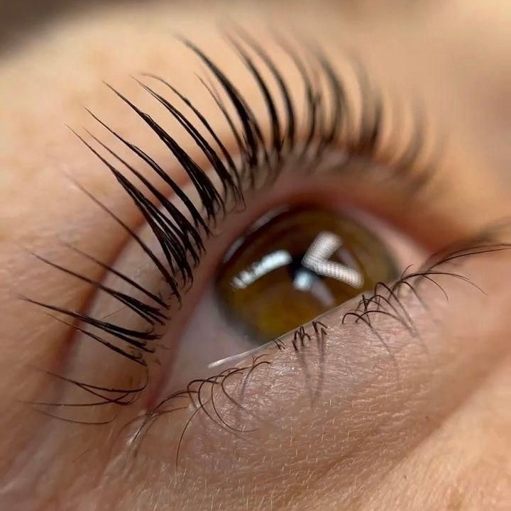 HotCurler - Heated eyelash curler for curled lashes all day long!