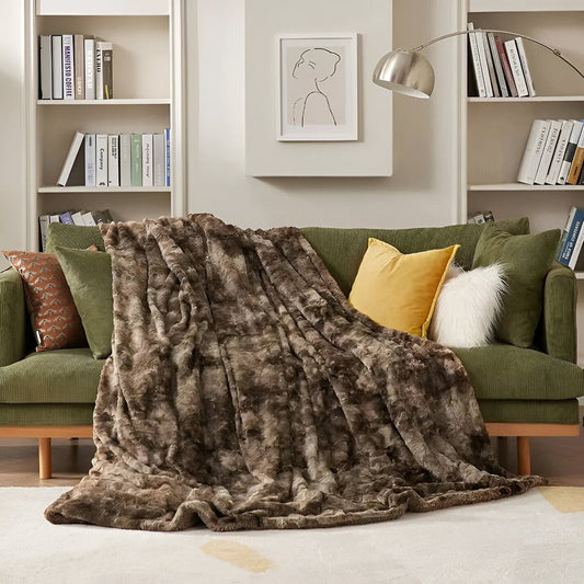 Soft Coral Fleece Blanket in Batik Design – Cozy Velour Winter Throw