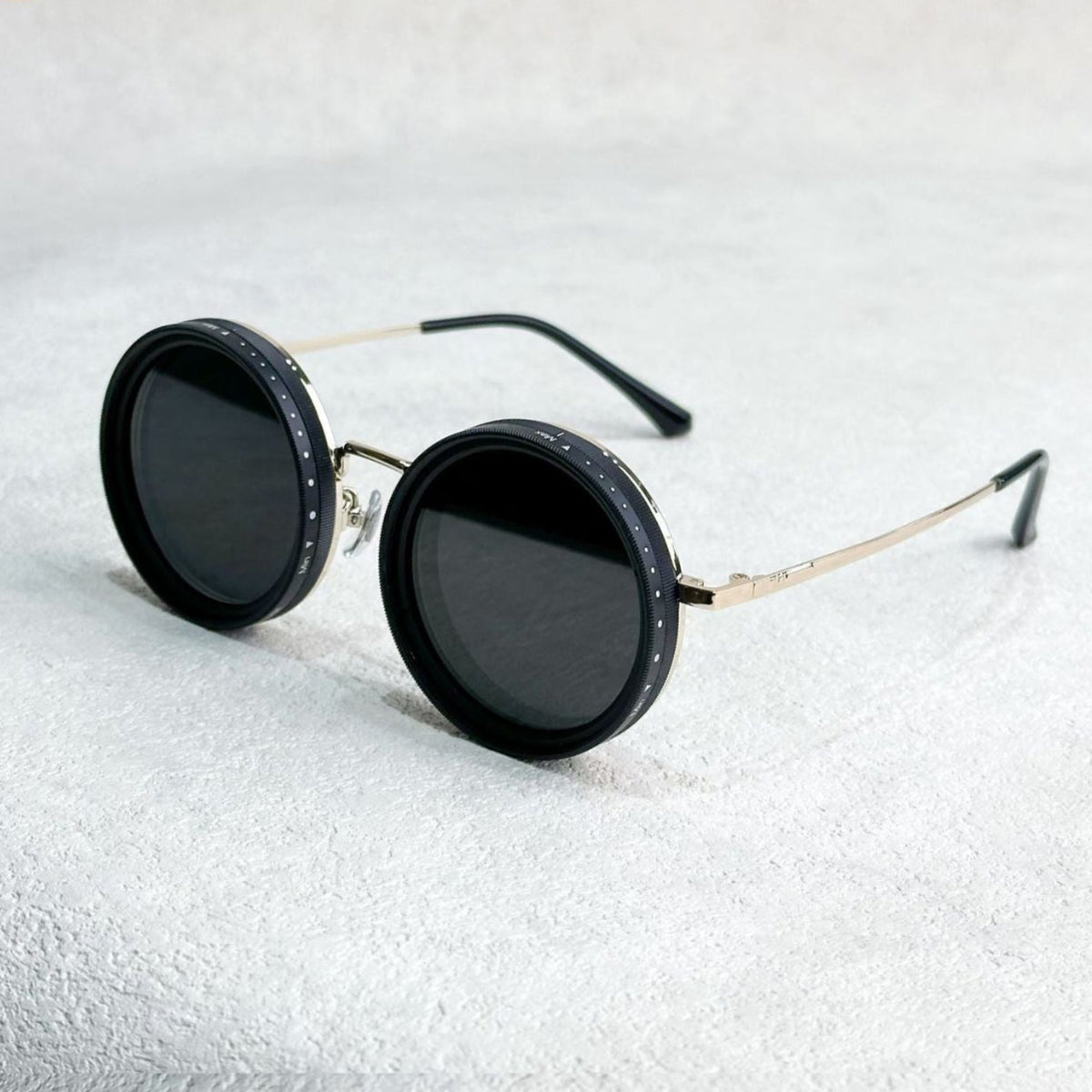 Polarized Sunglasses for Men and Women – Retro Style with Adjustable Light Filter