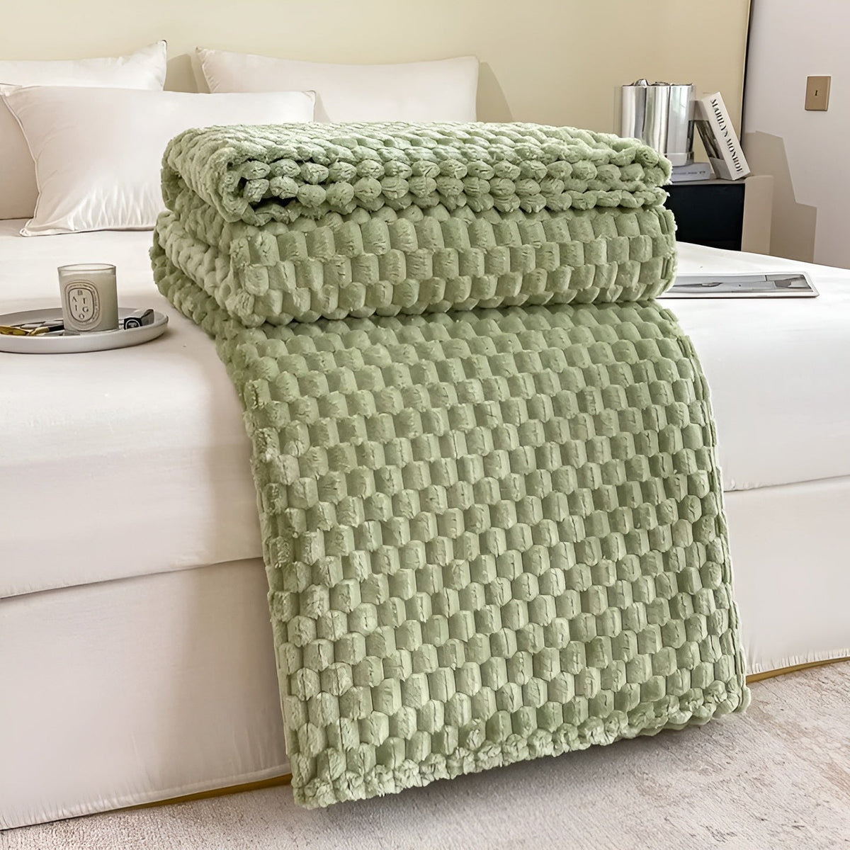 Super Soft and Warm Blanket for Couch and Bed – The color green