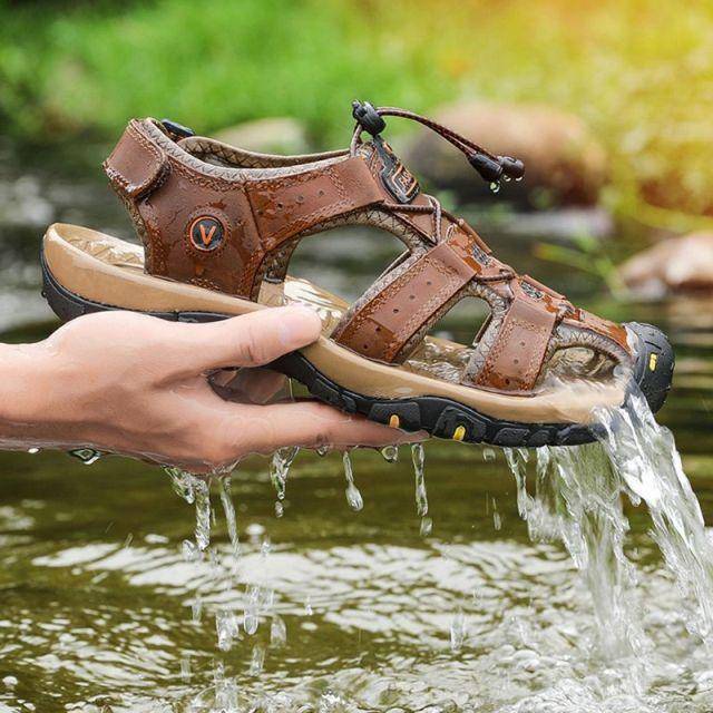 Adventure-Ready Closed-Toe Outdoor Sandals – Dark brown