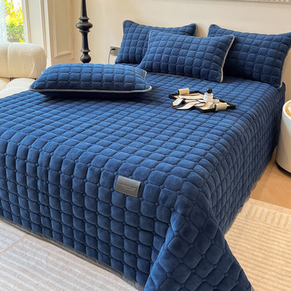 Soft and Elegant Bedspread with Modern Square Pattern – Dark blue