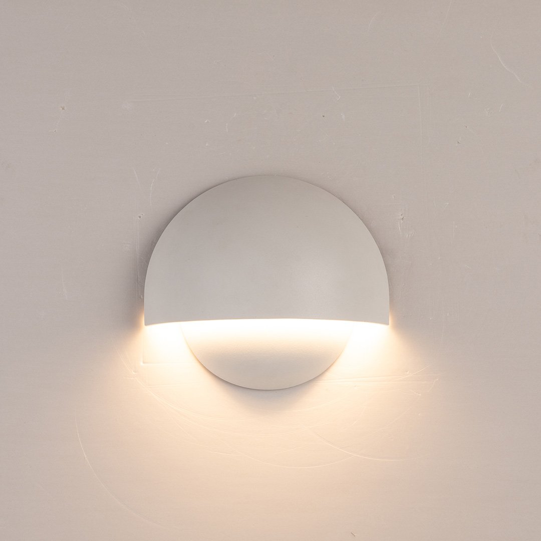 Durable Outdoor LED Lamp for Soft Lighting – Black